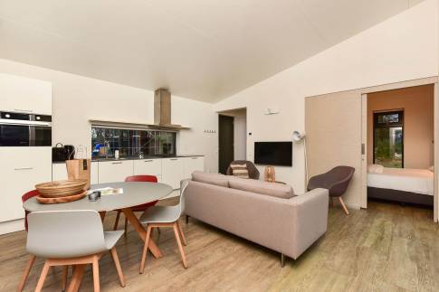 The Woonkamer of Type Suite Lodge A - nr. 15 in Park De Zeegser Duinen