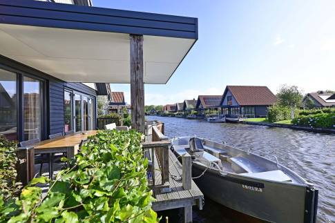 The Terras of Type Watervilla 6A - nr. 37 in Waterstaete Ossenzijl