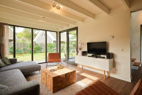 The Woonkamer of Type 8-persoons Wellness Tub & Sauna - nr. 13 in Vakantiepark Duynvoet