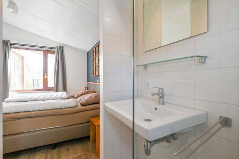 The Badkamer 1 of Type 6C1 - nr. 173 in Landal De Reeuwijkse Plassen