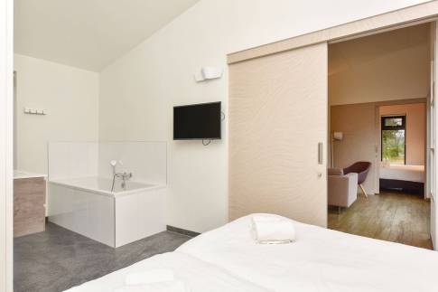 The Slaapkamer 2 of Type Suite Lodge A - nr. 15 in Park De Zeegser Duinen