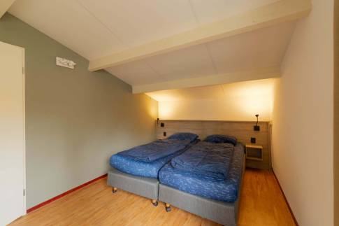 The Slaapkamer 2 of Type Bosvilla Comfort 6-7 - nr. 21 Spirea in Landal Bungalowpark Hoenderloo