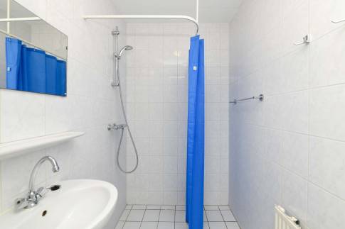 The Badkamer 2 of Type 8E3 - nr. 635 in Landal Esonstad