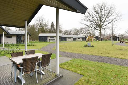 The Terras of Type Tiny House - nr. 513 in Recreatiepark De Tolplas
