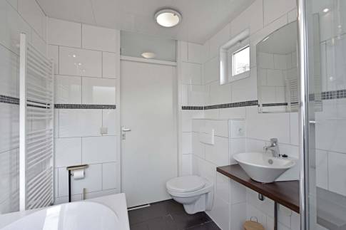 The Badkamer 1 of Type Comfort Villa 6 - nr. 155 in Resort Arcen