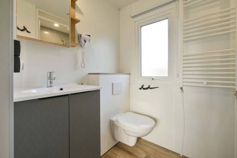 The Badkamer 1 of Bergalow 3 De Luxe - nr. 47 in Vakantiepark De Luttenberg