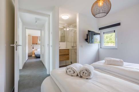 The Slaapkamer 1 of Type Watervilla Luxe 8 - nr. 402 in Landal Zeebad