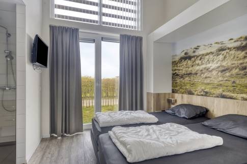 The Slaapkamer 1 of nr. 65 - type Bungalow 6A in Landal Beach Resort en Water Village