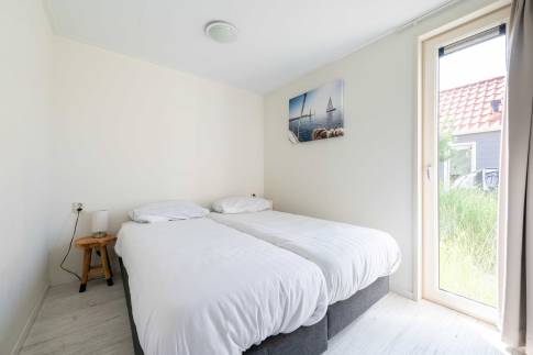 The Slaapkamer 2 of nr. 403 - type Waddenlodge 8 in Vakantiepark Boomhiemke