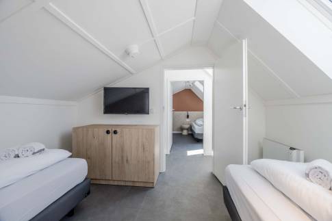 The Slaapkamer 4 of Type Watervilla Luxe 8 - nr. 402 in Landal Zeebad