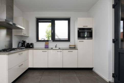 The Keuken of Type Watervilla 6A - nr. 36 in Waterstaete Ossenzijl