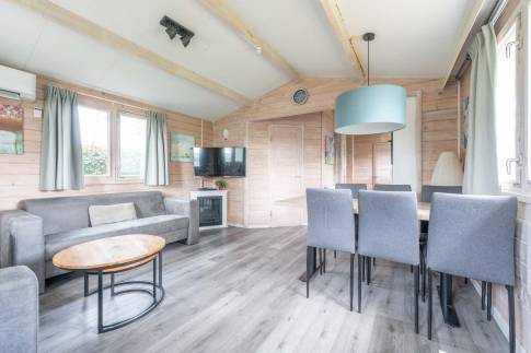 The Woonkamer of Type Buitenverblijf Comfort 6 - nr. 295 in Resort Arcen