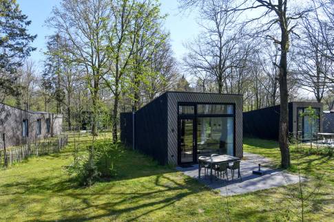 The Buiten of Type Forest Cabin Wellness 4 - nr. 129 in Roompot Vakantiepark Schaijk
