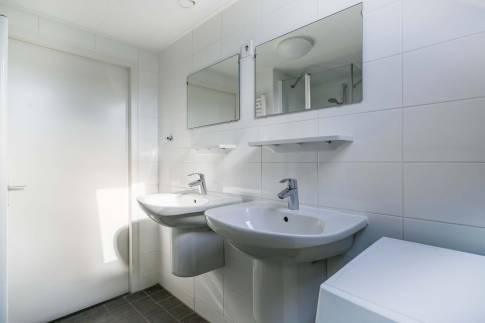 The Badkamer 2 of Type 8L1 - nr. 262 in Landal Beach Resort Ooghduyne