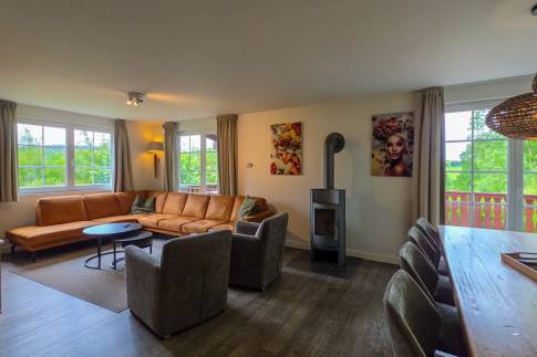 The Woonkamer of nr. 146 - type Astoria Luxe 8 in Eifelpark Kronenburger See