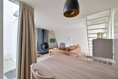 The Eetkamer of Type Veluwe Villa 4B - nr. 73 Pijplook in Landal Bungalowpark Hoenderloo