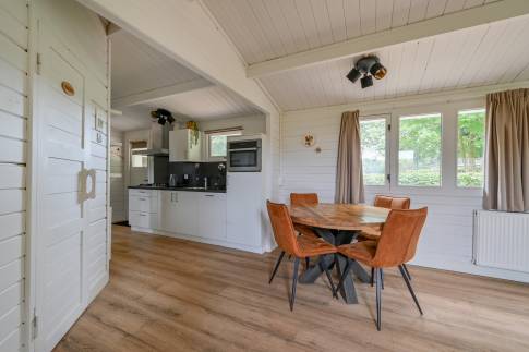 The Eetkamer of nr. 318 -  type Buitenverblijf Wellness 4 in Resort Arcen