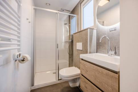 The Badkamer of Type 2BE - Golfbreker nr. 15 in Landal Noordzee Résidence De Banjaard