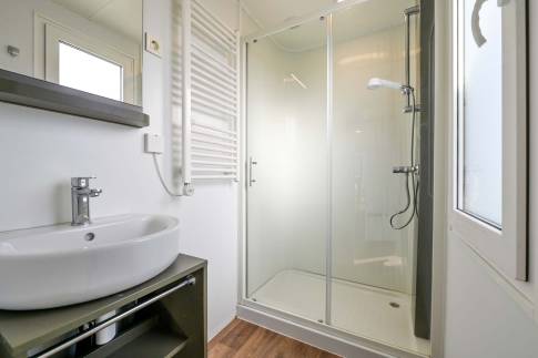 The Badkamer of Type Berghem Chalet - nr. 17 in EuroParcs Gulperberg