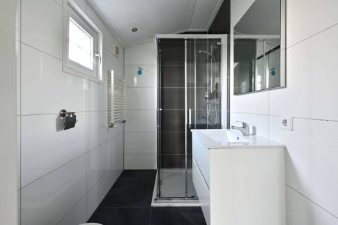 The Badkamer of Type Velthorst 6 - nr. 642 in Resort De Rijp