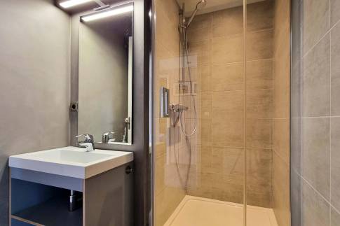 The Badkamer of Type Kronenburg Comfort met Sauna 4 - nr. 57 in Eifelpark Kronenburger See