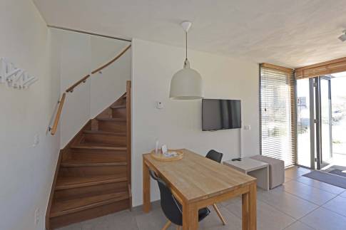 The Eetkamer of Type Studio Deluxe Landzijde 2p - nr. 2a in Beach Resort Punt West