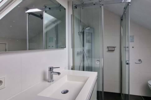 The Badkamer 2 of Type Comfort Villa 6 - nr. 49 in Resort Arcen