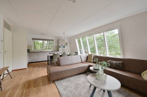 The Woonkamer of nr. 114 Kamperfoelie - type Bosvilla Comfort 6-7 in Landal Bungalowpark Hoenderloo