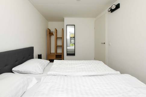 The Slaapkamer 2 of Type Forest Cabin Wellness 4 - nr. 129 in Roompot Vakantiepark Schaijk