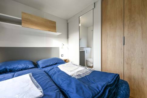 The Slaapkamer 1 of Bergalow 3 De Luxe - nr. 47 in Vakantiepark De Luttenberg