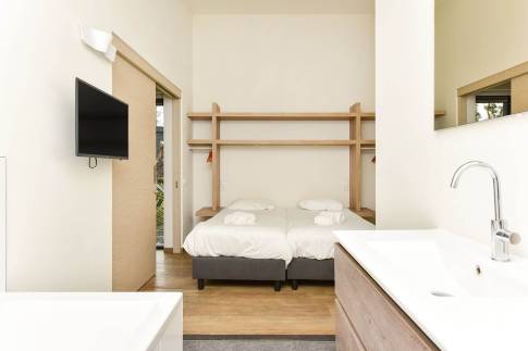 The Slaapkamer 2 of Type Suite Lodge A - nr. 15 in Park De Zeegser Duinen
