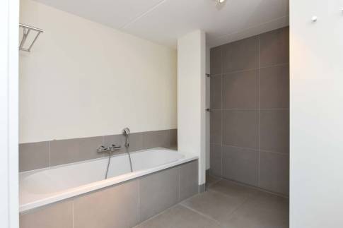 The Badkamer 1 of Type 8-persoons Wellness Tub & Sauna - nr. 13 in Vakantiepark Duynvoet