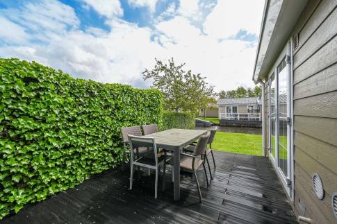 The Terras of nr. 054 - type Stern in Vakantiepark Giethoorn