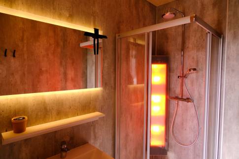 The Badkamer of Type A Luxe - nr. J01 in UplandParcs Sauerland