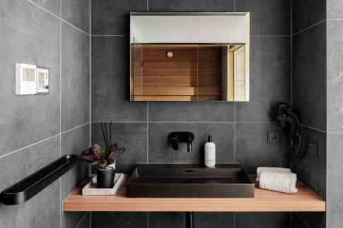 The Badkamer of Type Comfort C2P - nr. 402 in Marber Veluwe