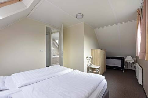 The Slaapkamer 2 of nr. 137 - type 6EL in Dormio Strand Resort Nieuwvliet-Bad