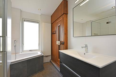 The Badkamer of Ostrea nr. 156 - type NS Comfort in Landal Beach Resort en Water Village