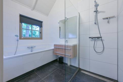 The Badkamer 1 of nr. V1 - type Boerderij Villa in Bospark Vlindervallei