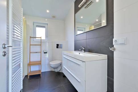 The Badkamer of Type Pavilion Solo - nr. 443 in Resort De Rijp