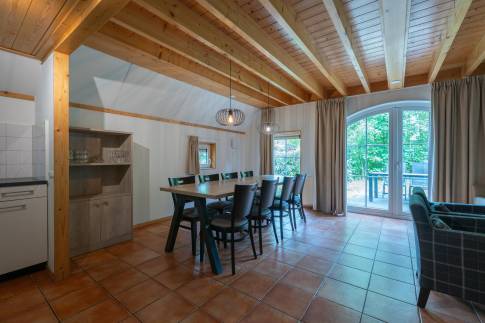 The Eetkamer of nr. 003 - type 8C Boerenhoeve in Landal Landgoed De Hellendoornse Berg