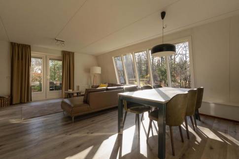 The Eetkamer of Type Bosvilla Comfort 6-7 - nr. 16 Moerbei in Landal Bungalowpark Hoenderloo
