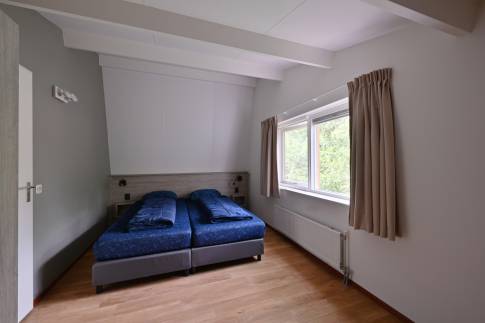 The Slaapkamer 3 of nr. 114 Kamperfoelie - type Bosvilla Comfort 6-7 in Landal Bungalowpark Hoenderloo