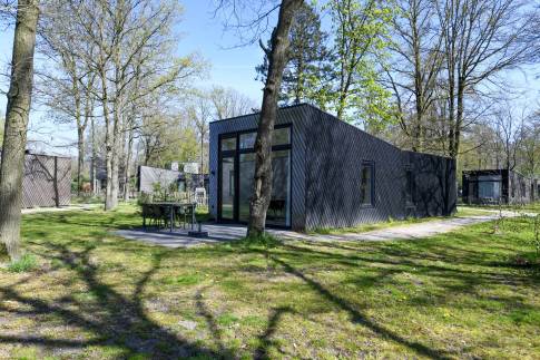 The Buiten of Type Forest Cabin Wellness 4 - nr. 129 in Roompot Vakantiepark Schaijk