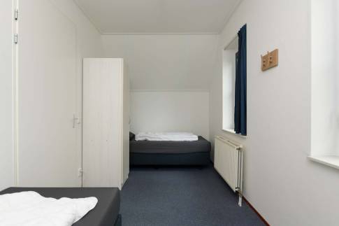 The Slaapkamer 2 of Type 4B2 - nr. 205 in Landal Esonstad