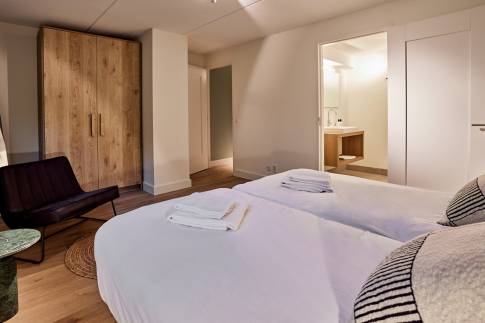 The Slaapkamer 1 of Type 8-persoons Wellness Tub & Sauna - nr. 13 in Vakantiepark Duynvoet