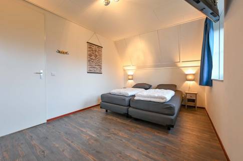 The Slaapkamer 1 of nr. 216 -  type VO7A Comfort in Landal Marinapark Volendam