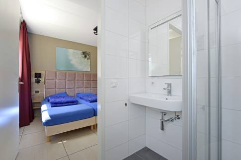 The Badkamer 1 of nr. 273 -  type Luxe Villa 4 in Resort Arcen