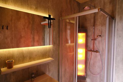 The Badkamer of Type A Luxe - nr. F02 in UplandParcs Sauerland