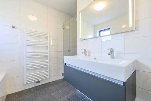 The Badkamer 1 of Type 6C1 - nr. 95 in Landal Beach Resort Ooghduyne