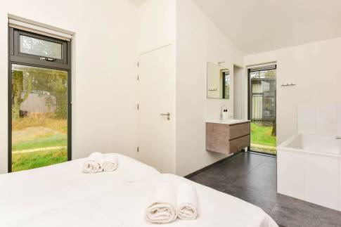 The Slaapkamer 2 of Type Suite Lodge A - nr. 15 in Park De Zeegser Duinen